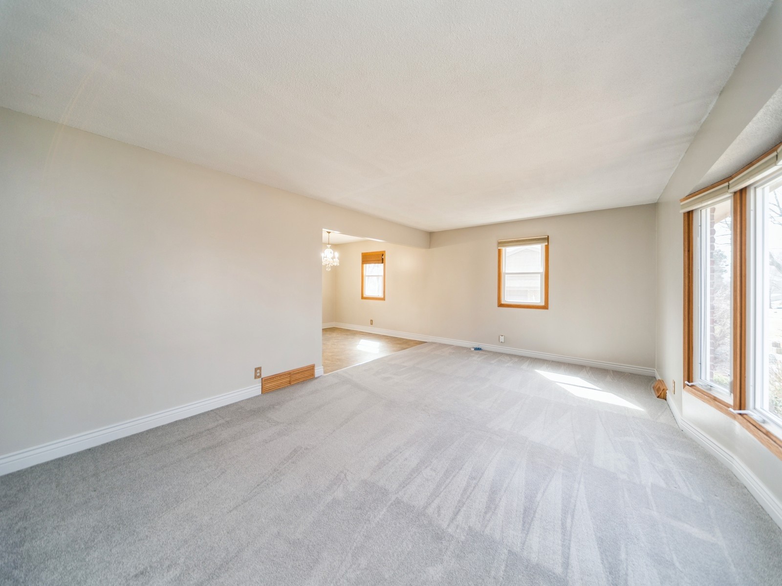 2021 69th Street, Windsor Heights, Iowa image 6
