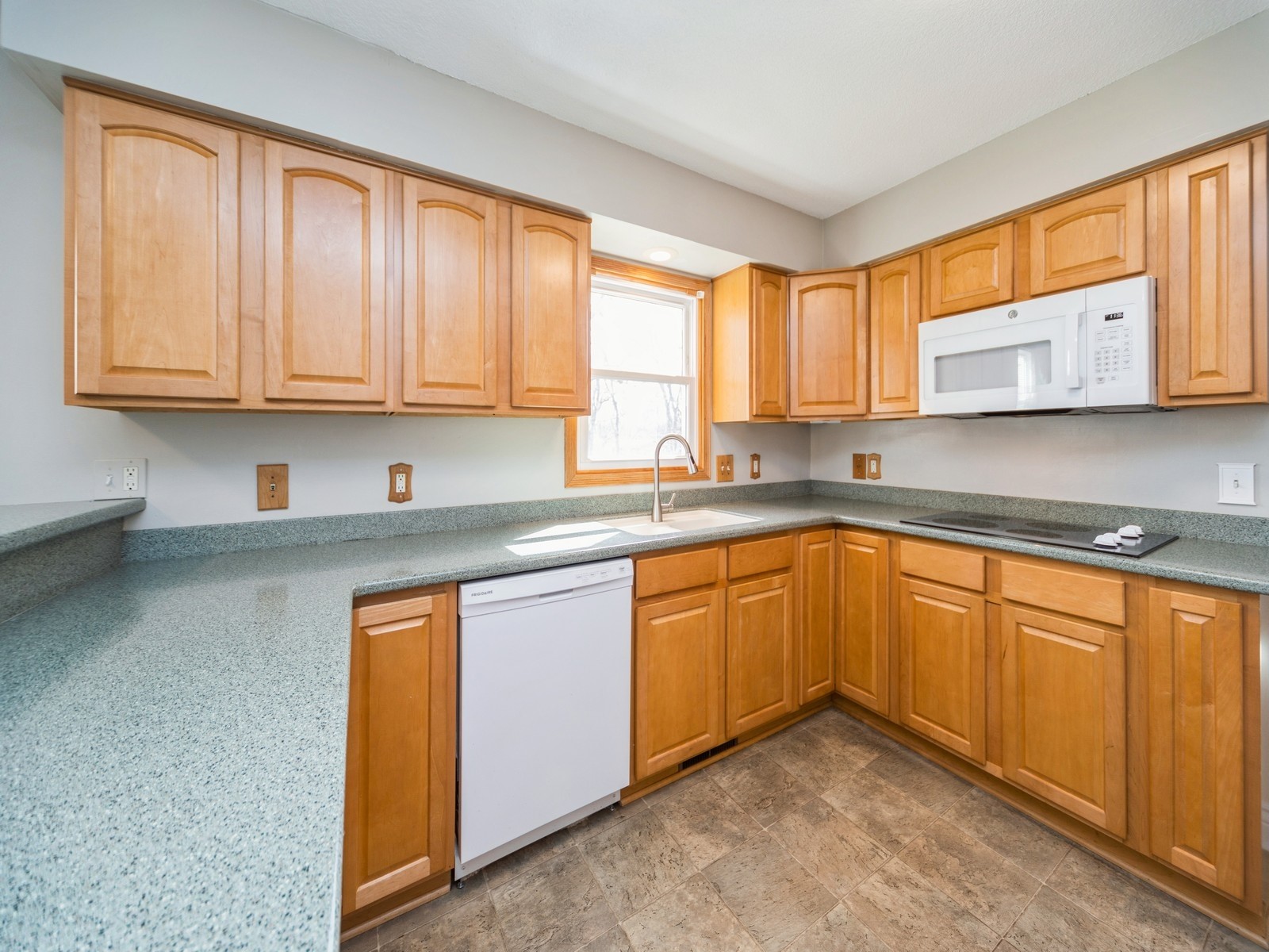 2021 69th Street, Windsor Heights, Iowa image 11