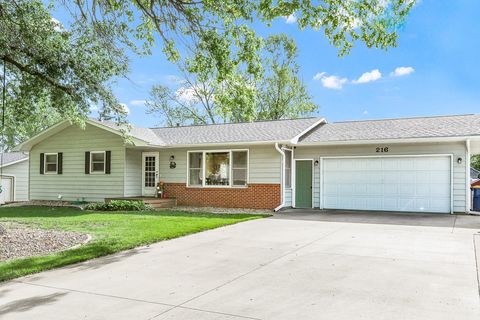 216 E 9th Street Pella IA 50219