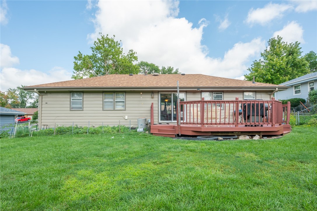 7124 Sunrise Boulevard, Windsor Heights, Iowa image 18