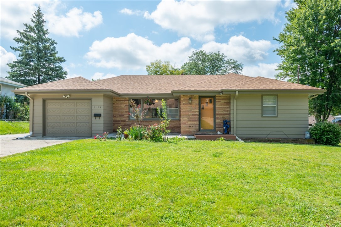 7124 Sunrise Boulevard, Windsor Heights, Iowa image 1