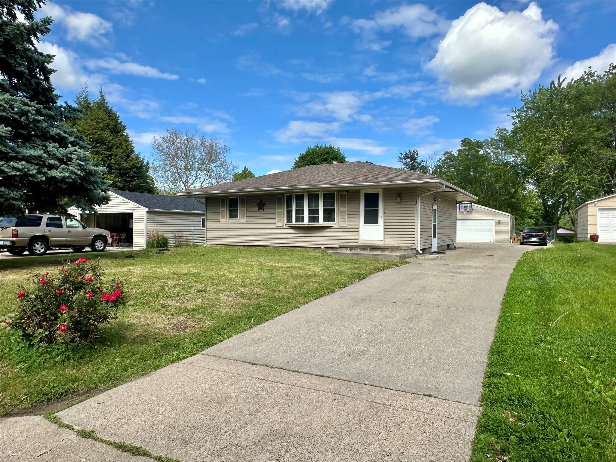 5811 SW 13th Place, Des Moines, Iowa image 1