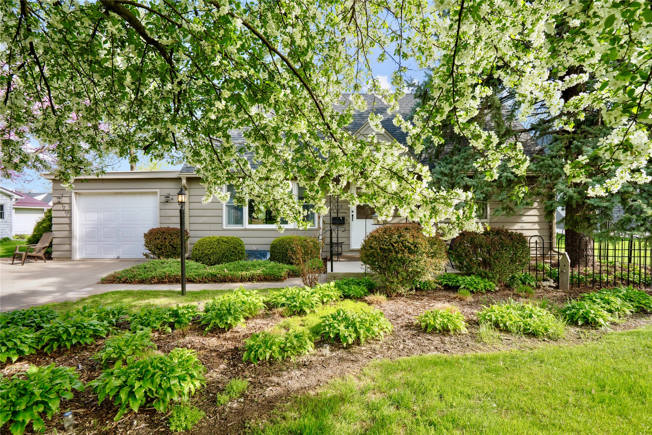 1717 10th Avenue, Grinnell, Iowa image 1