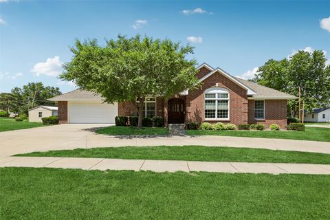 Homes For Sale - 904 Cottage Street<br/> Adel, IA 50003
