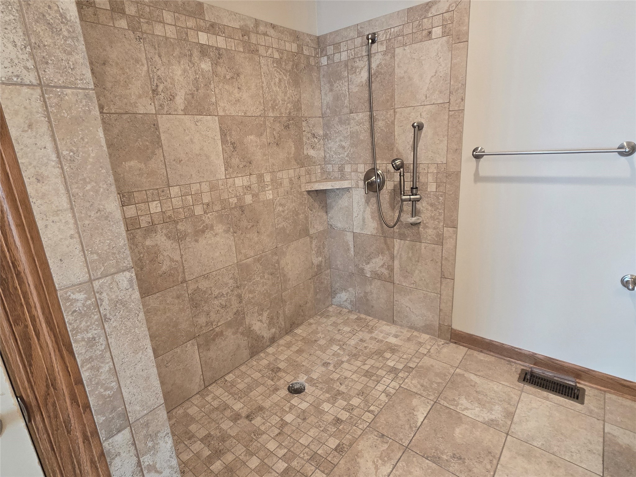 14511 Brookshire Drive, Urbandale, Iowa image 12