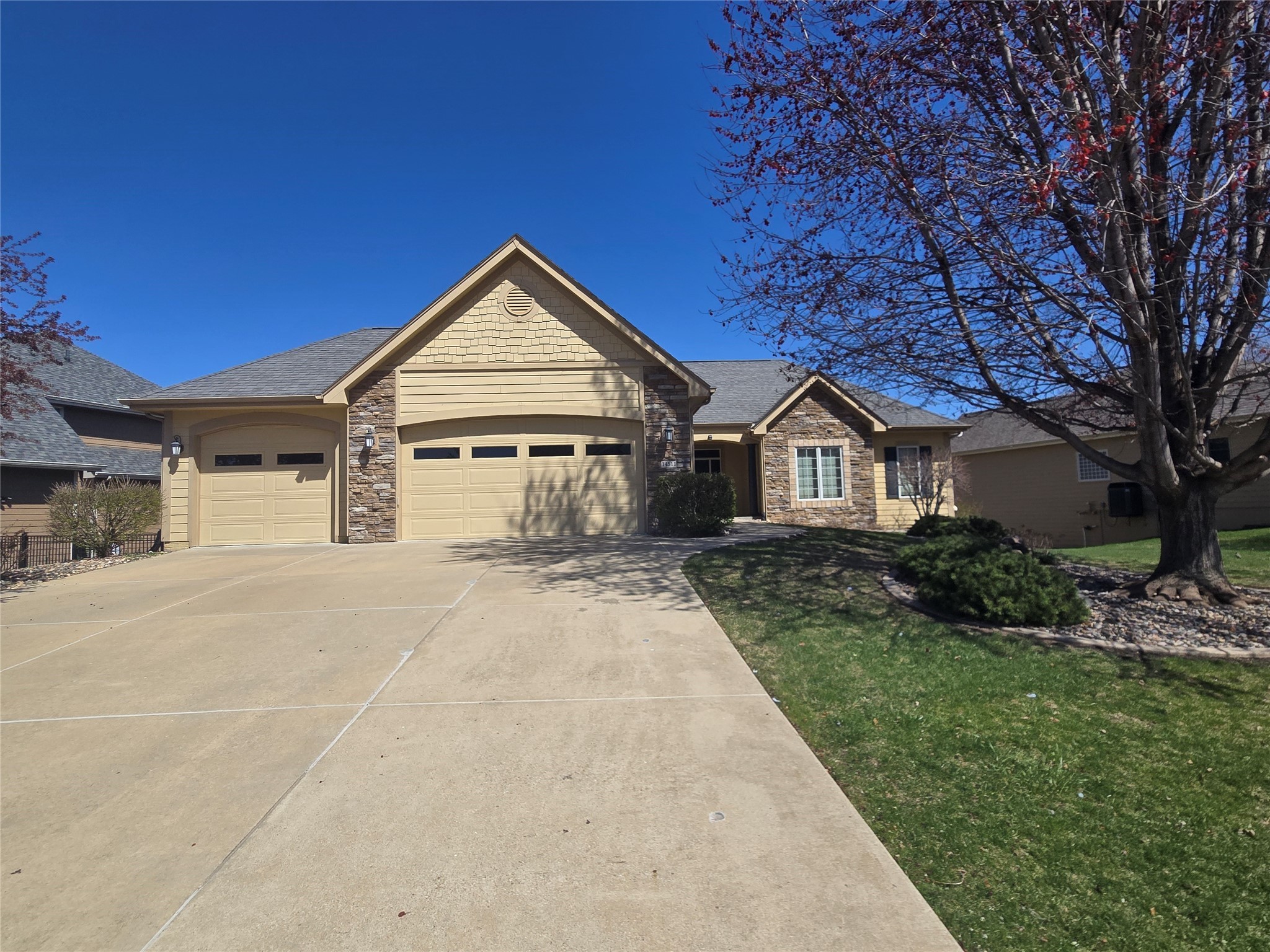 14511 Brookshire Drive, Urbandale, Iowa image 2