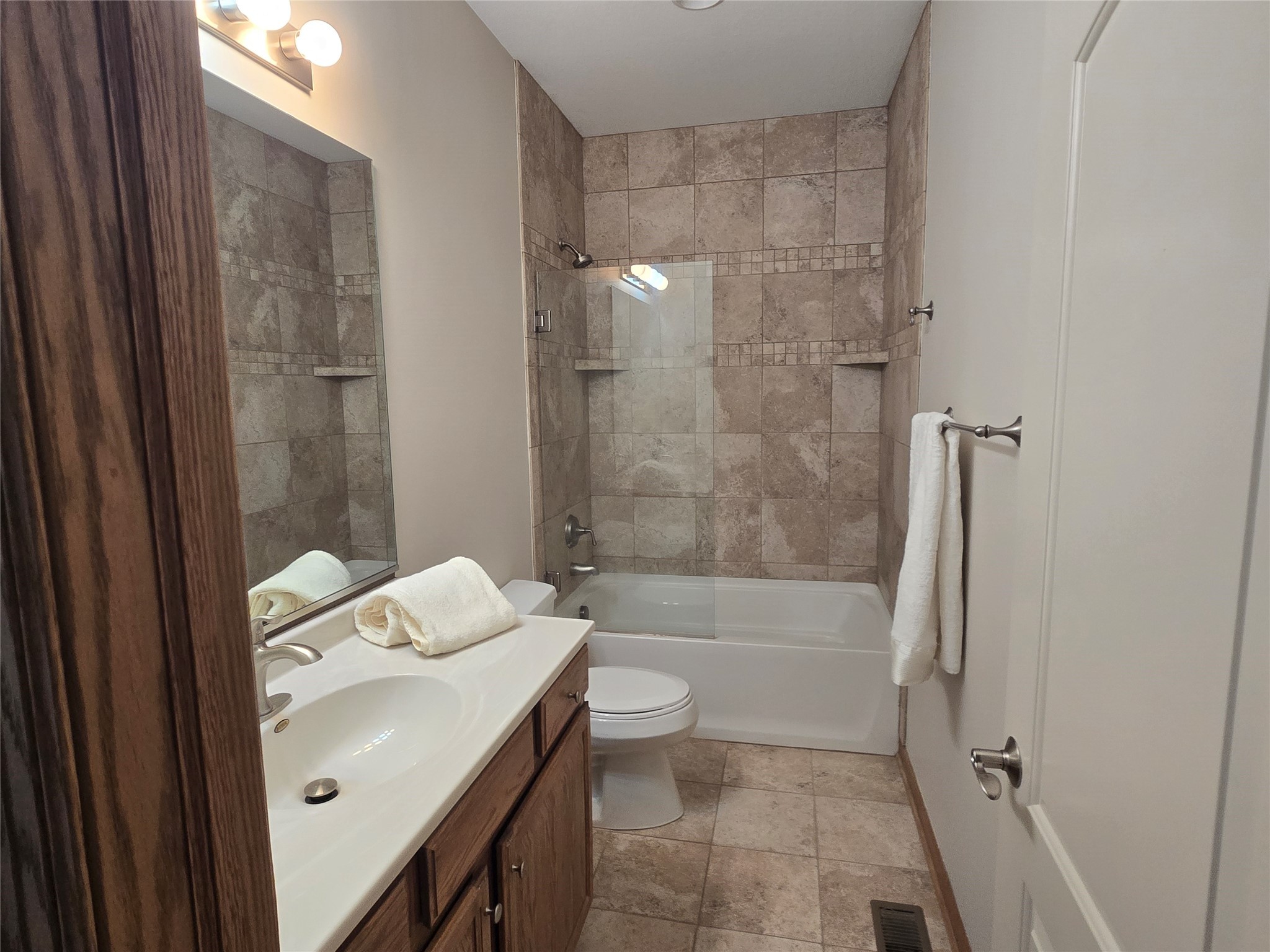 14511 Brookshire Drive, Urbandale, Iowa image 15