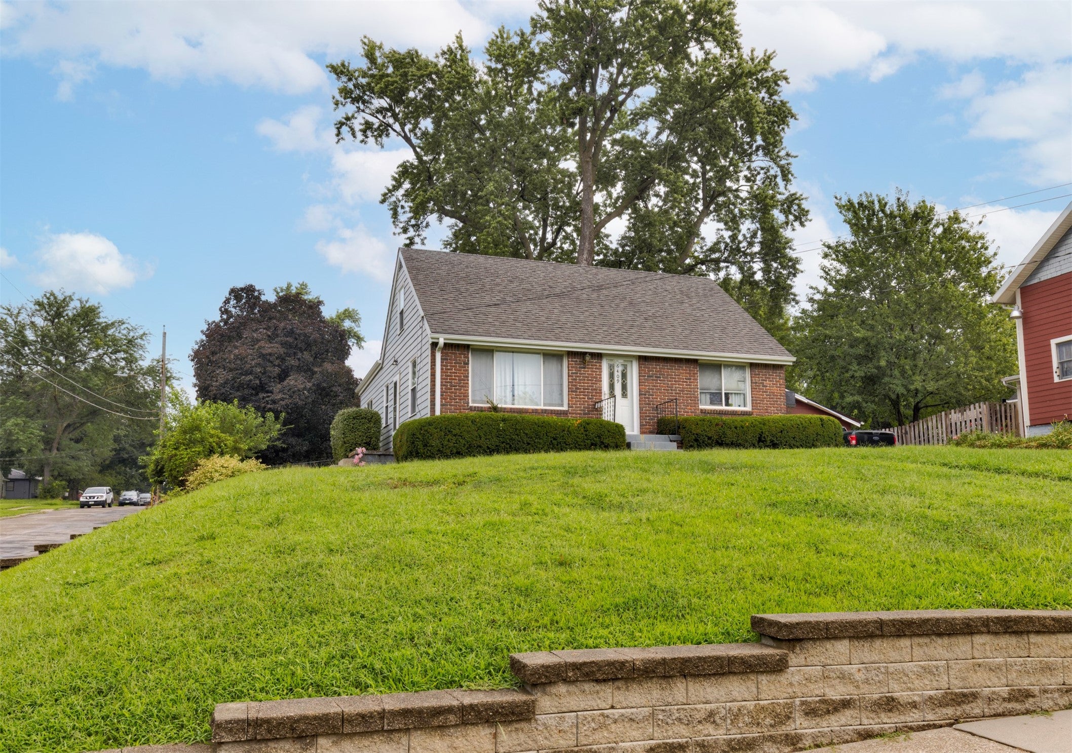 6409 Roseland Drive