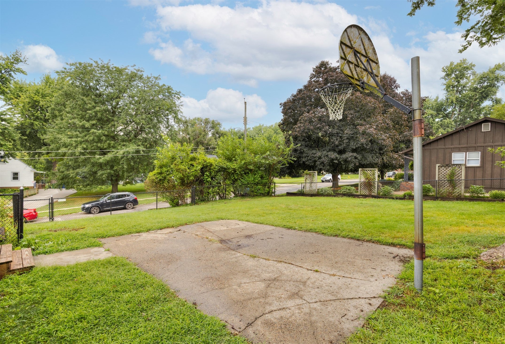 6409 Roseland Drive