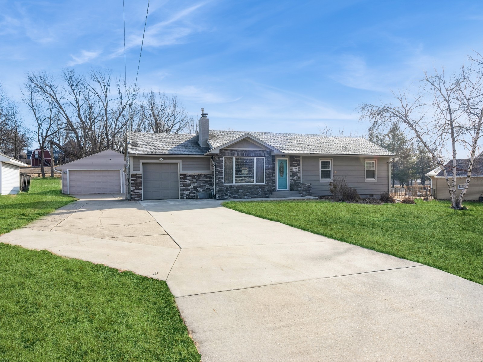 1649 NW 80th Street, Clive, Iowa image 1