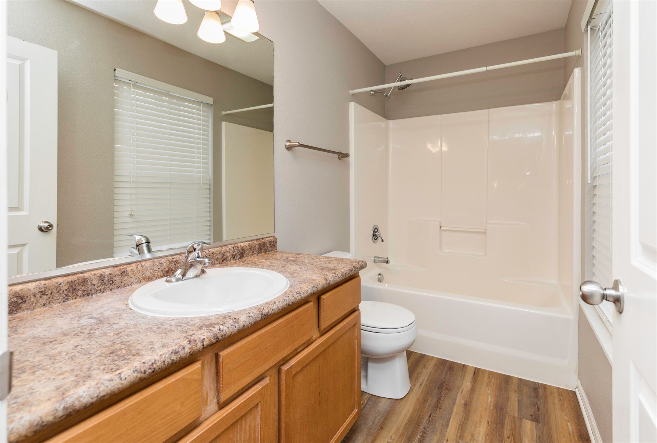 304 NE Olivewood Drive, Waukee, Iowa image 15