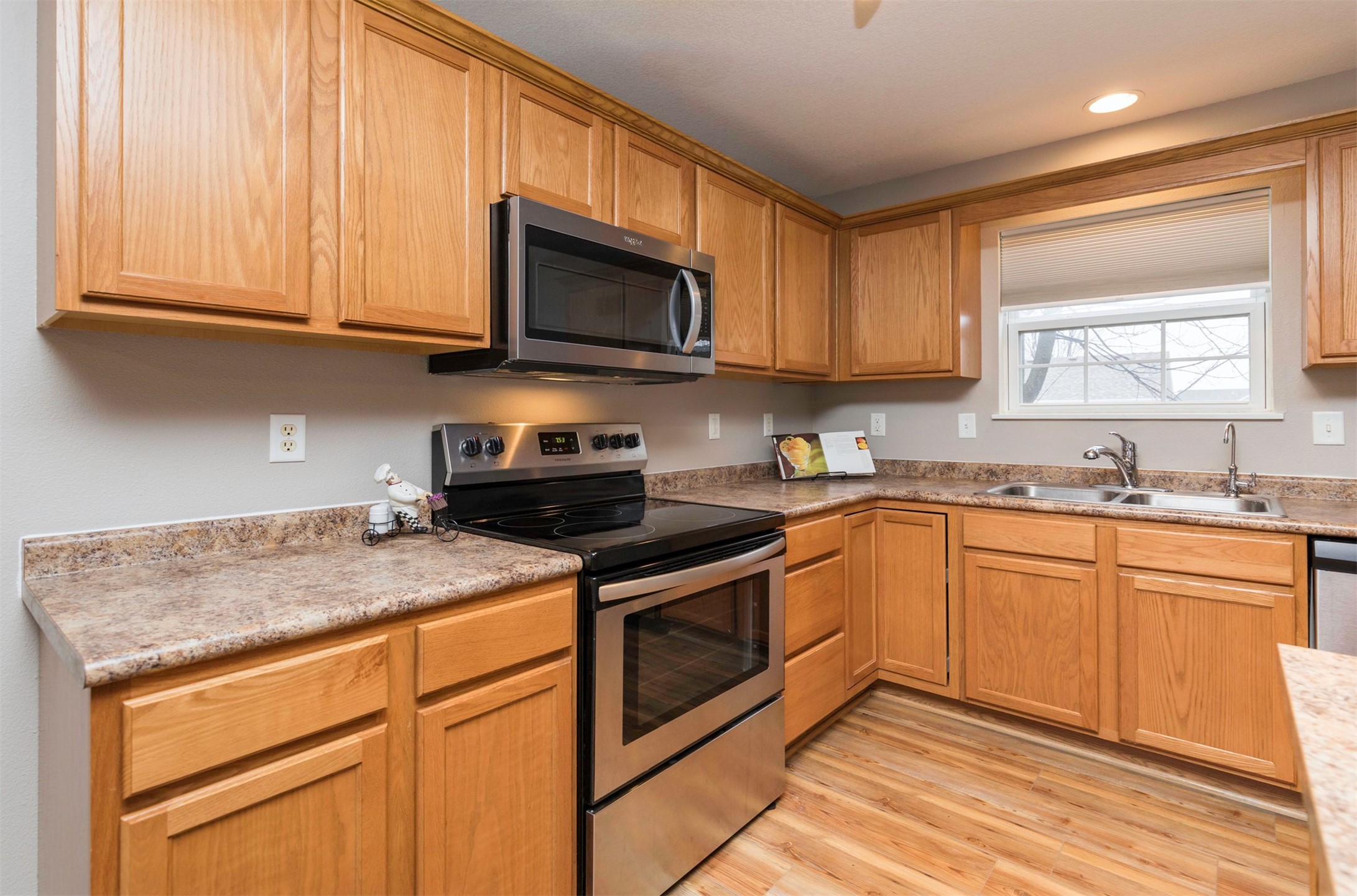 304 NE Olivewood Drive, Waukee, Iowa image 9
