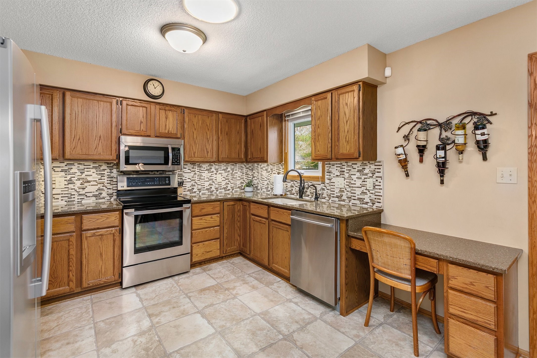 8219 Hickory Drive, Urbandale, Iowa image 6