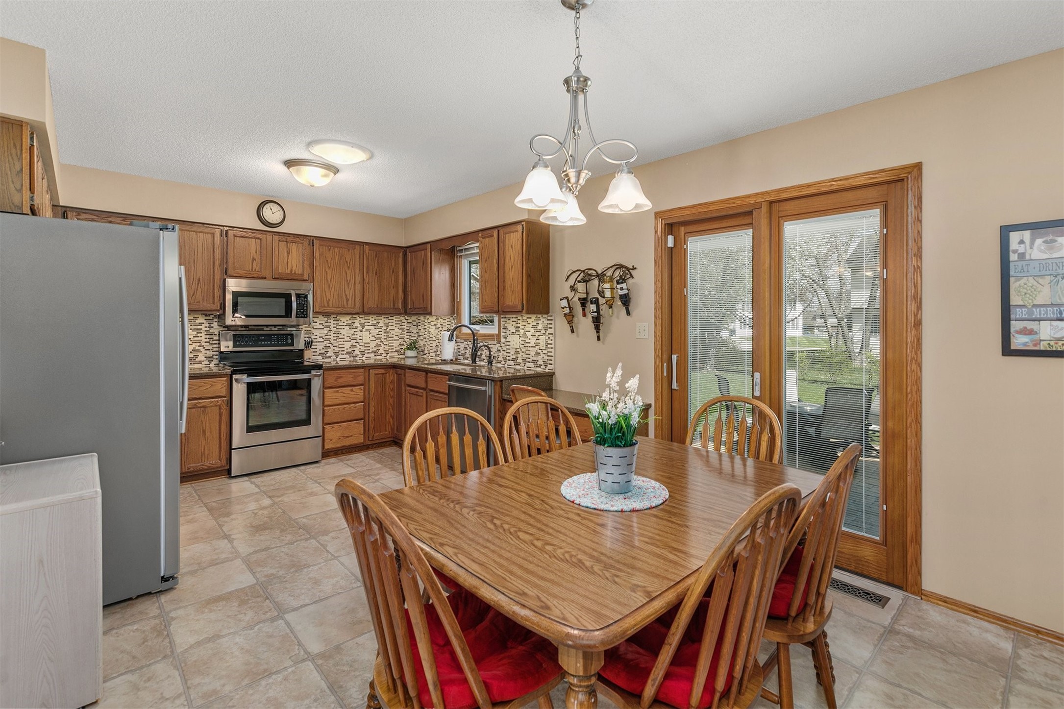 8219 Hickory Drive, Urbandale, Iowa image 10