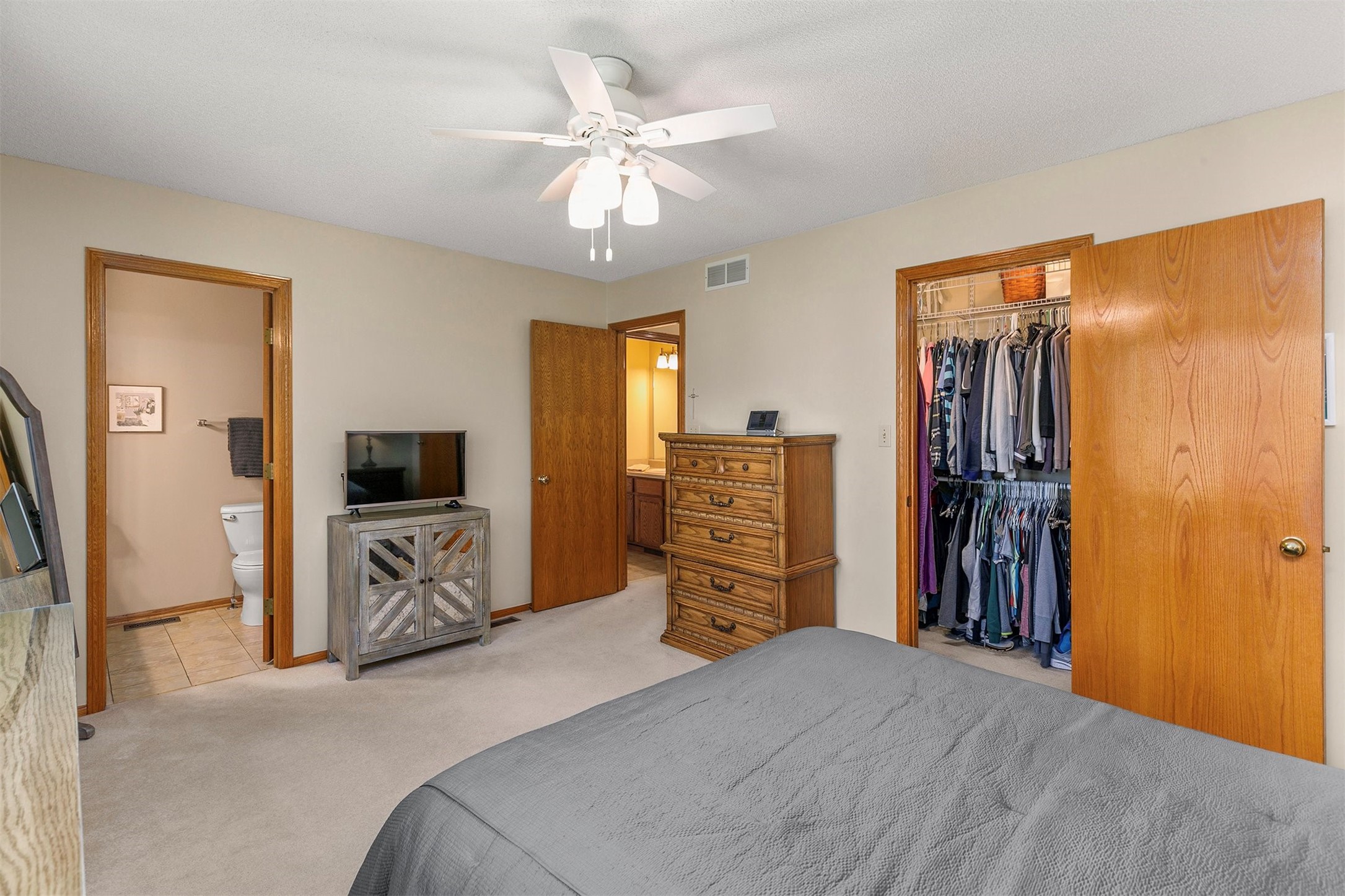 8219 Hickory Drive, Urbandale, Iowa image 21