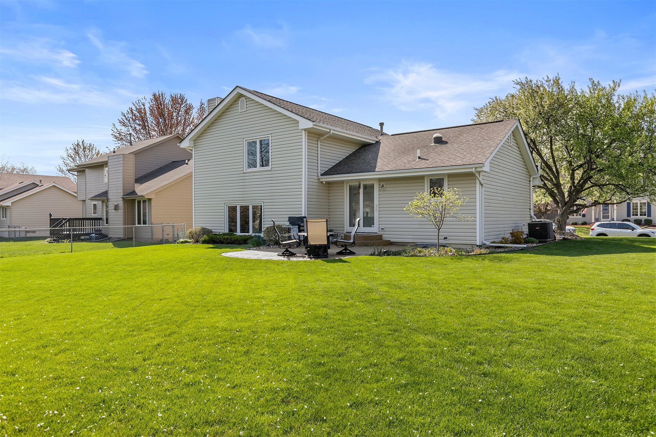 8219 Hickory Drive, Urbandale, Iowa image 31