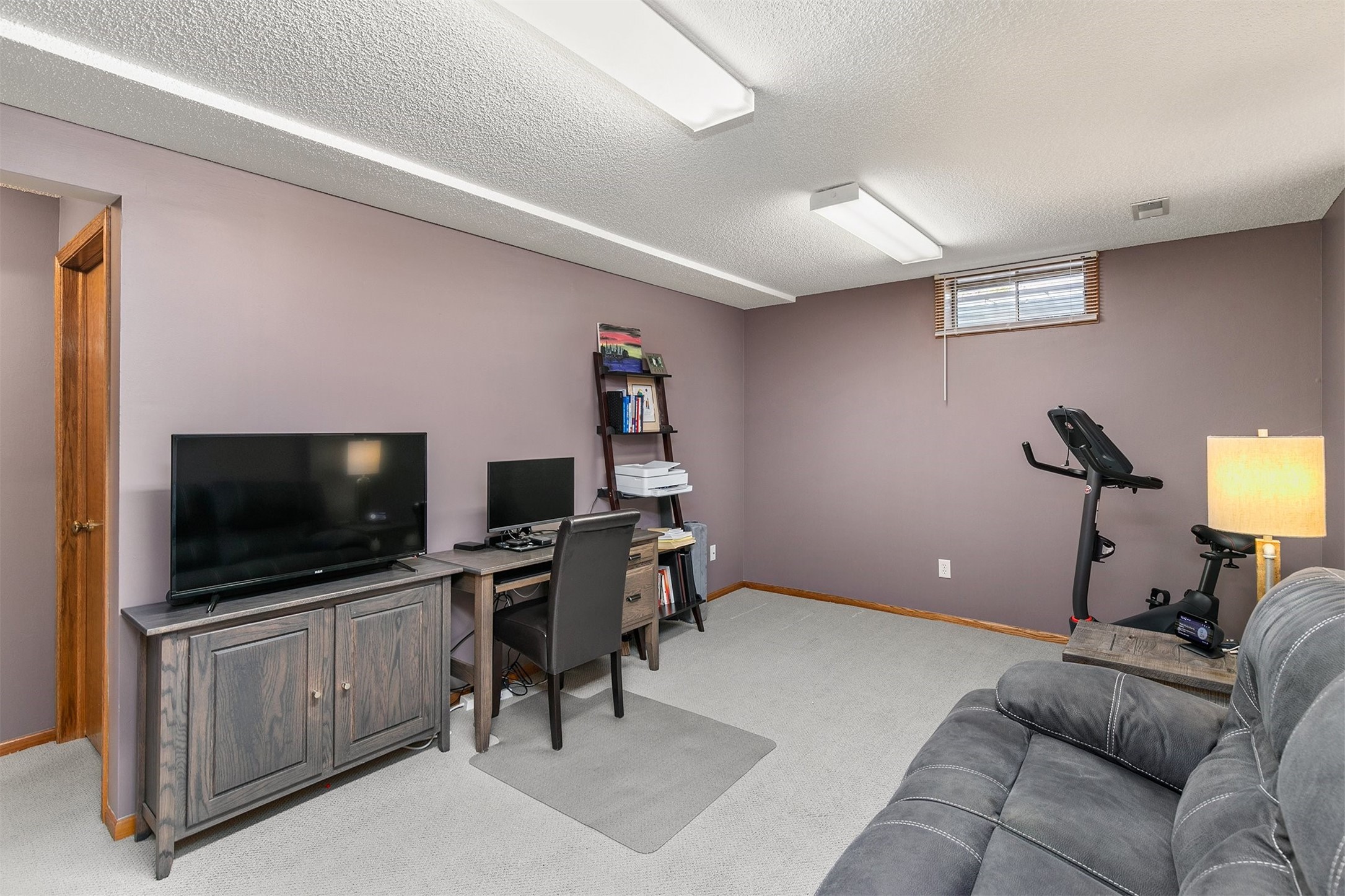 8219 Hickory Drive, Urbandale, Iowa image 27