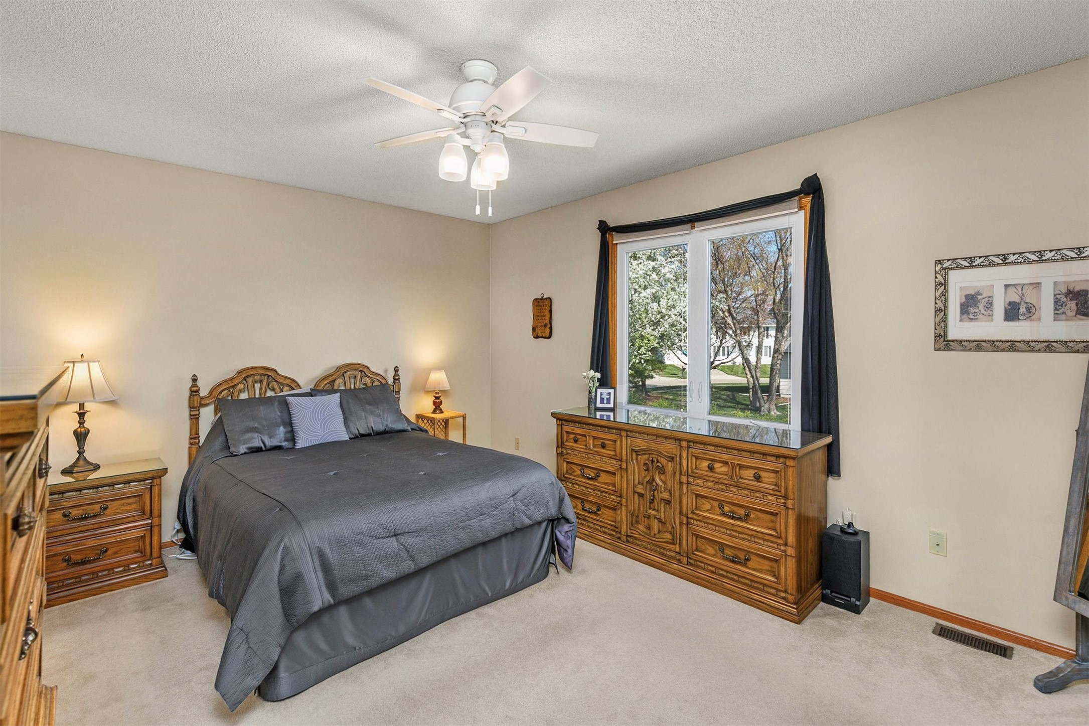 8219 Hickory Drive, Urbandale, Iowa image 19