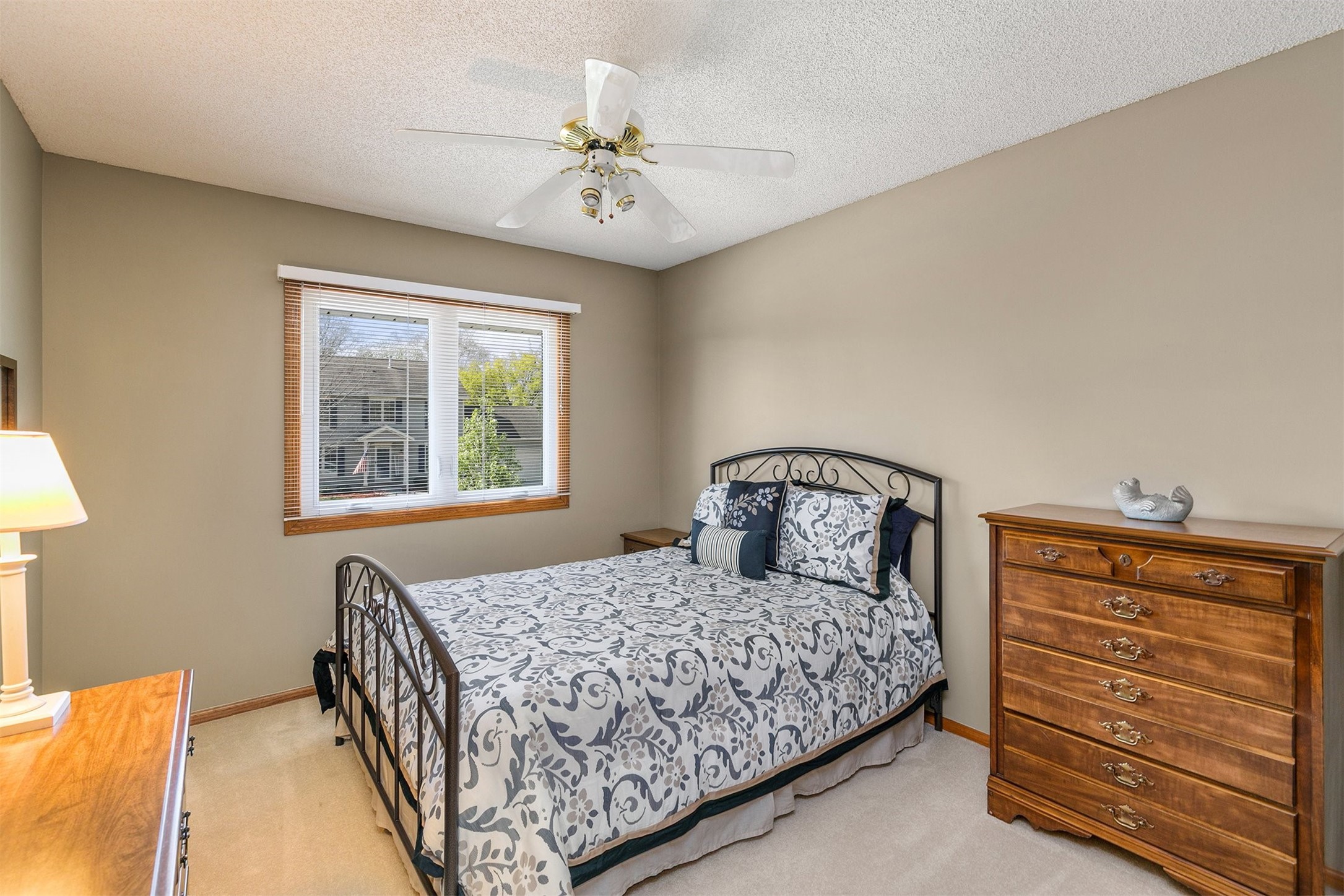 8219 Hickory Drive, Urbandale, Iowa image 24