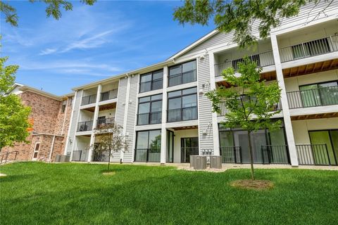 Condominium in Urbandale IA 4837 86th Street.jpg