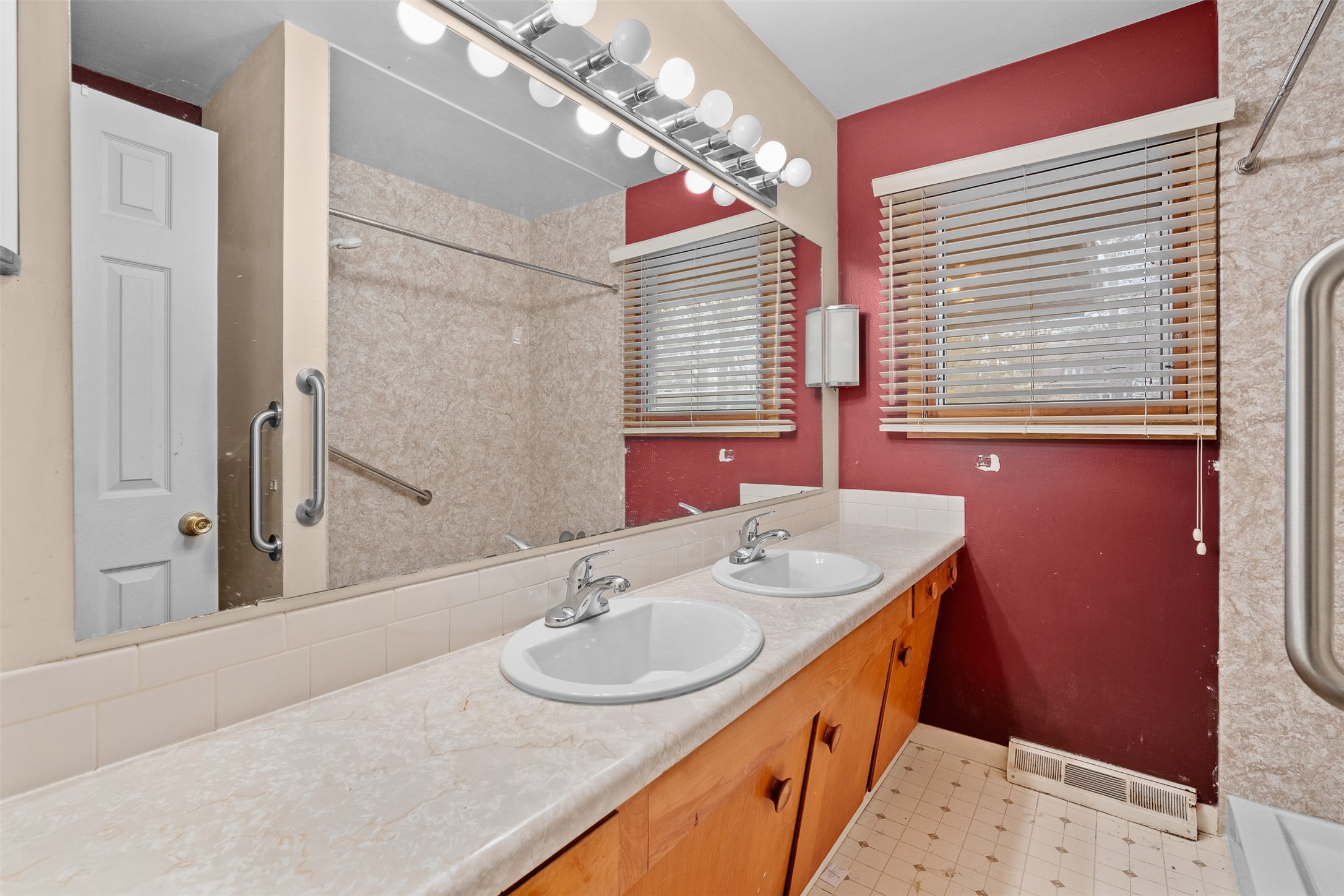 2401 Courtland Drive, Des Moines, Iowa image 11