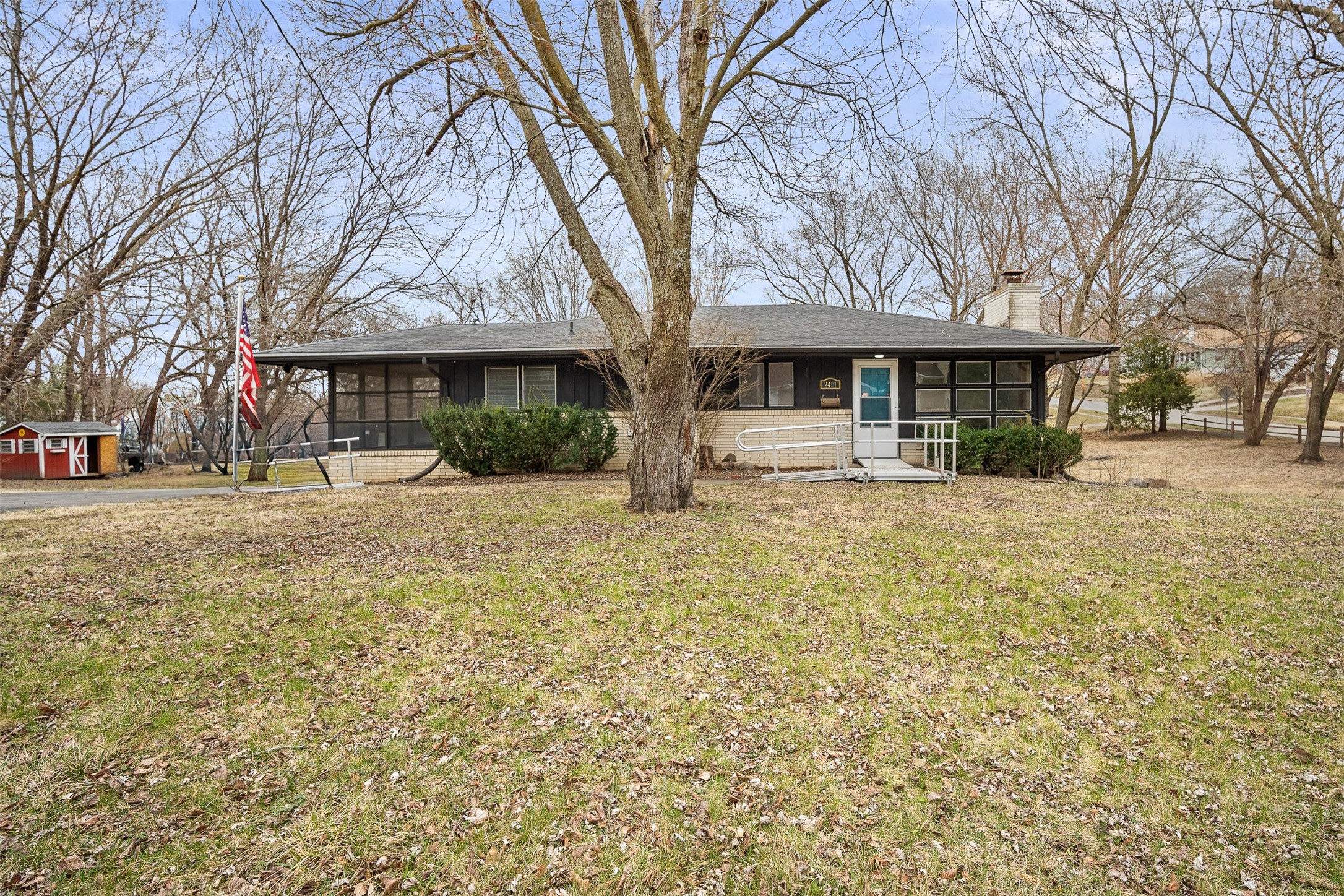 2401 Courtland Drive, Des Moines, Iowa image 1