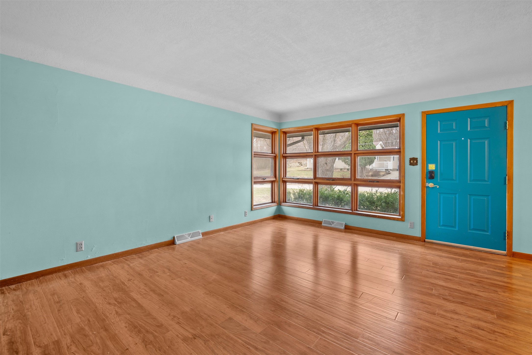 2401 Courtland Drive, Des Moines, Iowa image 4