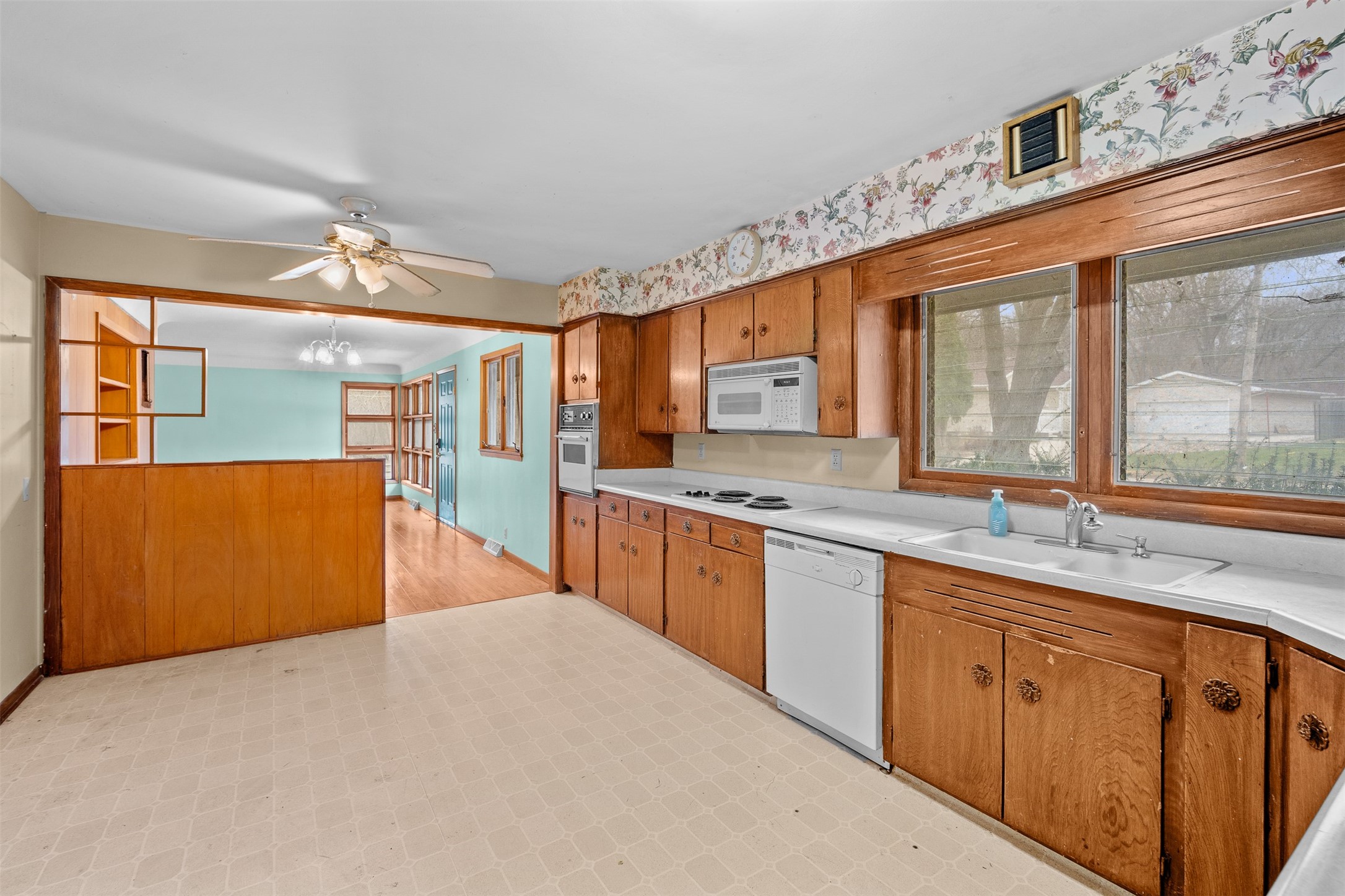 2401 Courtland Drive, Des Moines, Iowa image 9
