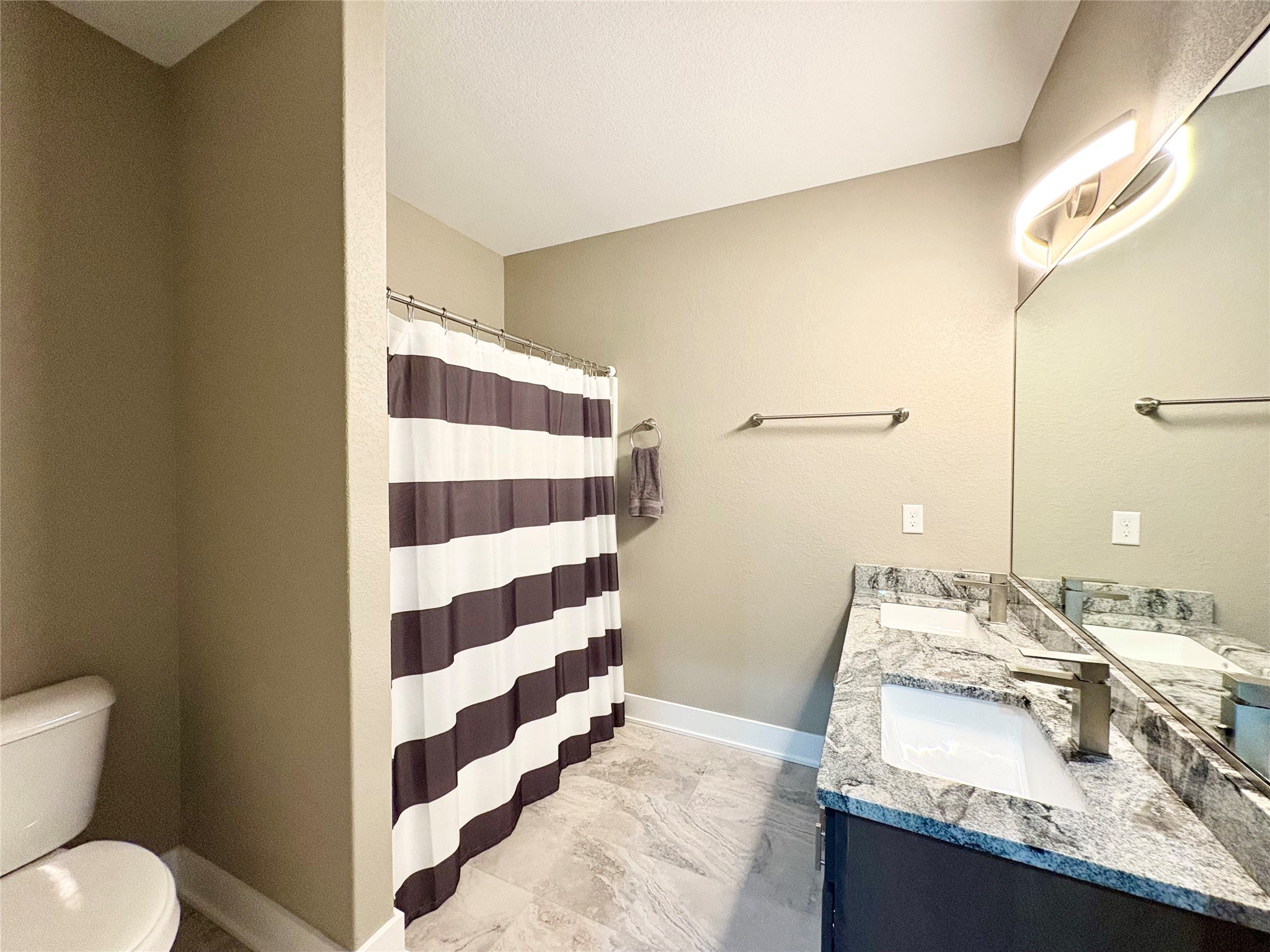 17595 Aurora Drive, Clive, Iowa image 31