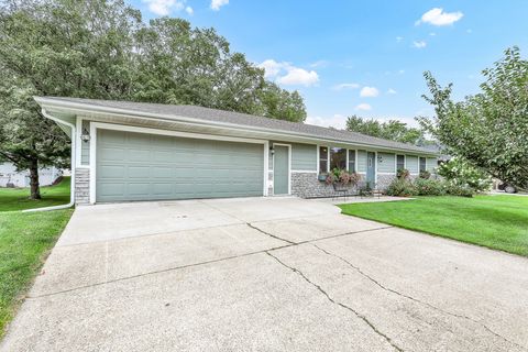 201 E 13th Street Pella IA 50219