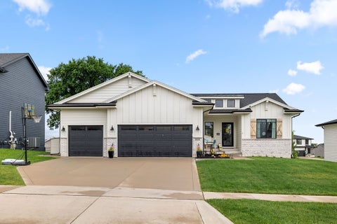 Homes For Sale - 14916 Walnut Meadows Drive<br/> Dallas County, Urbandale, IA 50323
