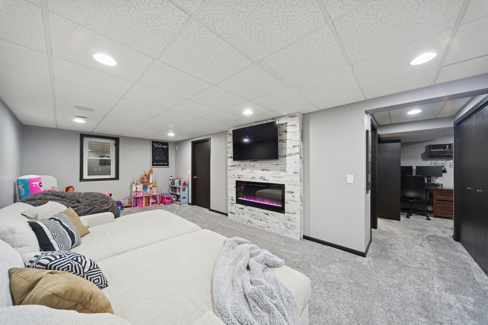 8910 Iltis Drive, Urbandale, Iowa image 25