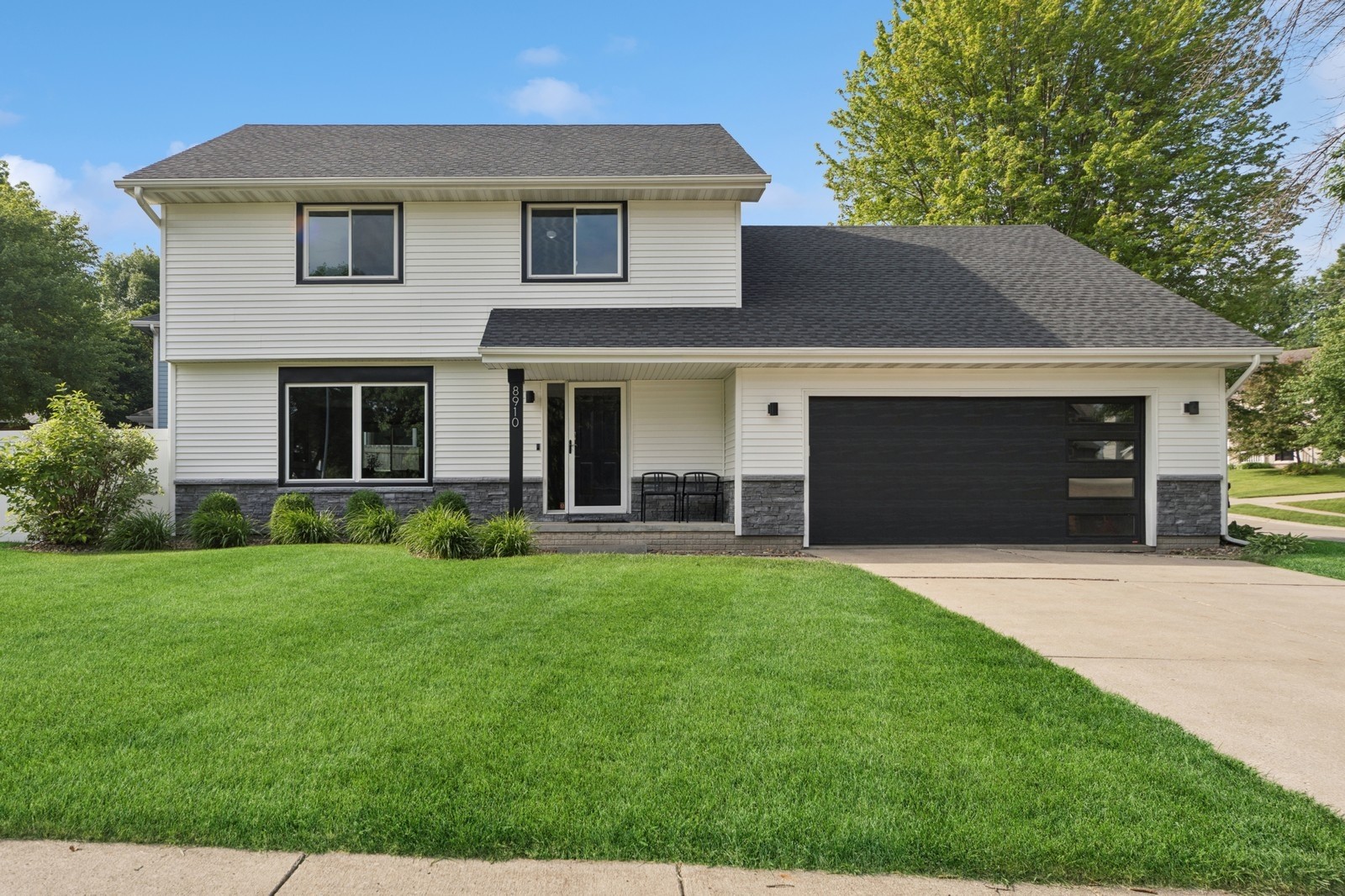 8910 Iltis Drive, Urbandale, Iowa image 1