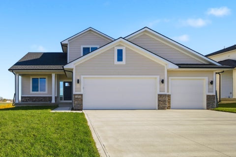 Homes For Sale - 5201 172nd Street<br/> Urbandale, IA 50323