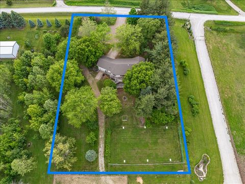 806 195th Avenue Pella IA 50219