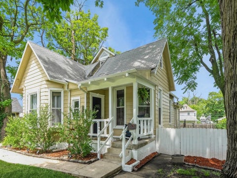 Homes For Sale - 1903 Mondamin Avenue<br/> Des Moines, IA 50314