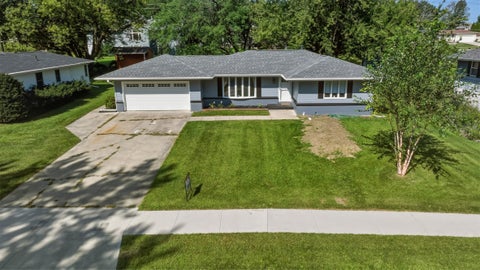 Homes For Sale - 1833 Spencer Street<br/> Poweshiek County, Grinnell, IA 50112
