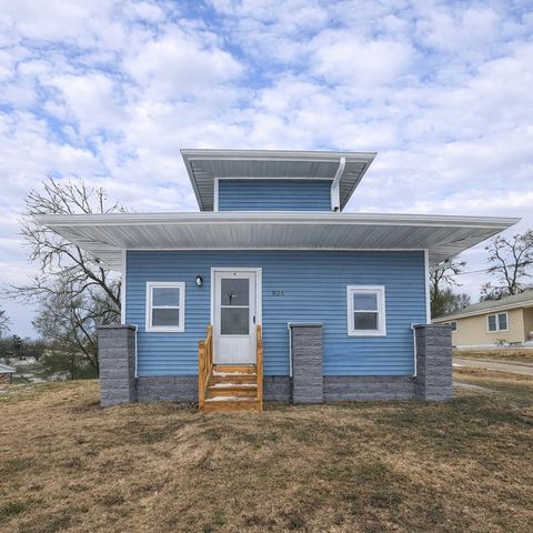 Homes For Sale - 806 S Roche Street<br/> Marion County, Knoxville, IA 50138