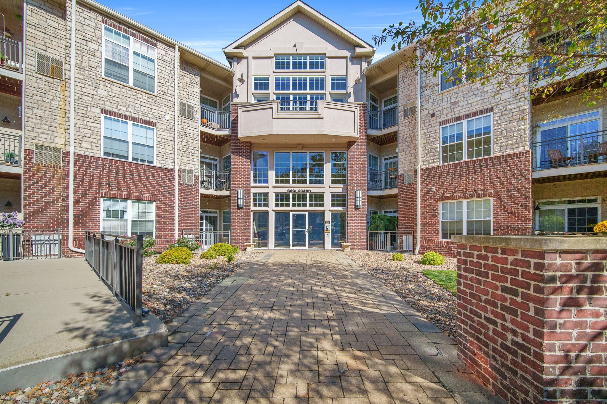 3031 Grand Avenue #202, Des Moines, Iowa image 2