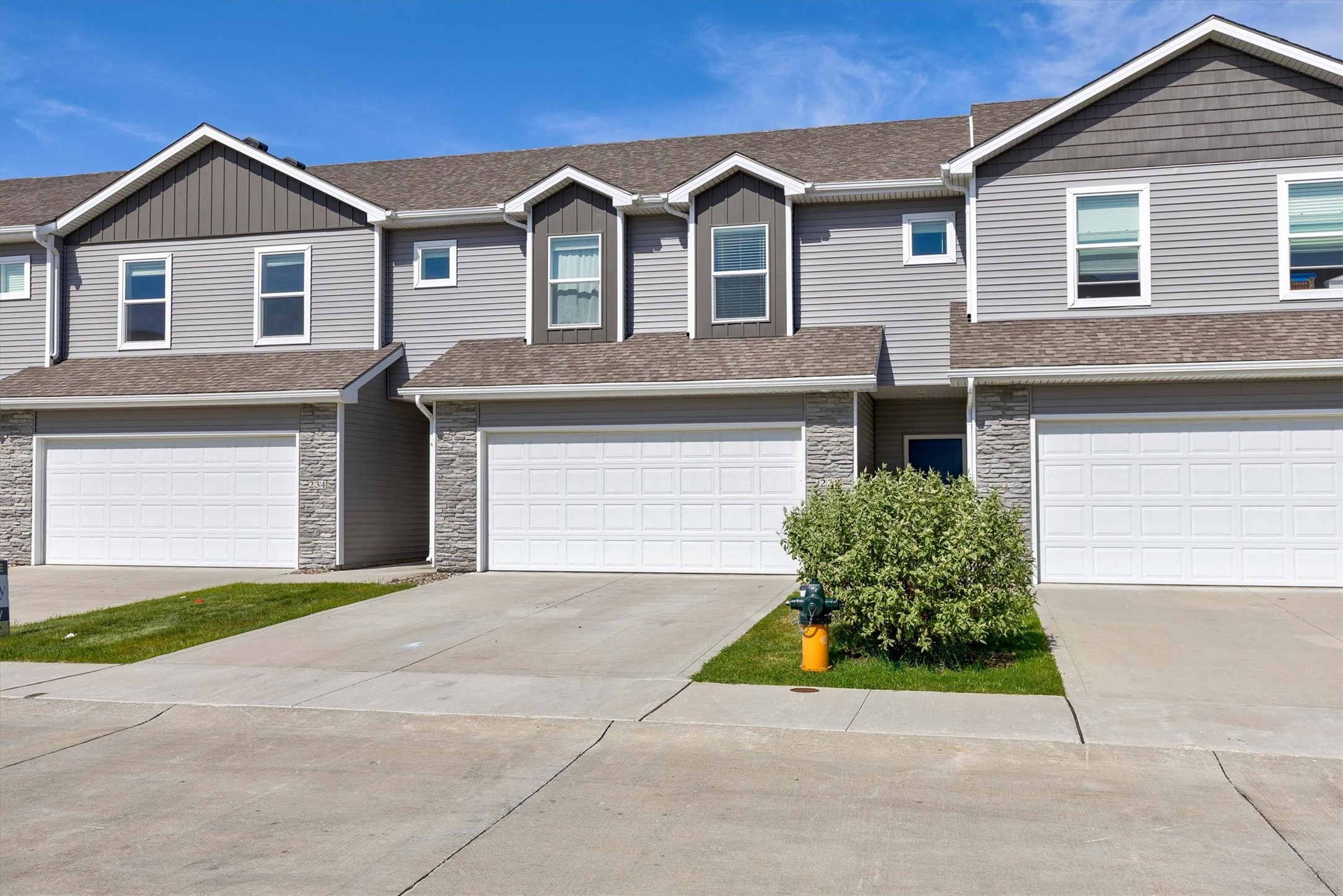 Photo 1 of 32 — 238 NE Meadow Lane, Ankeny, IA 50021