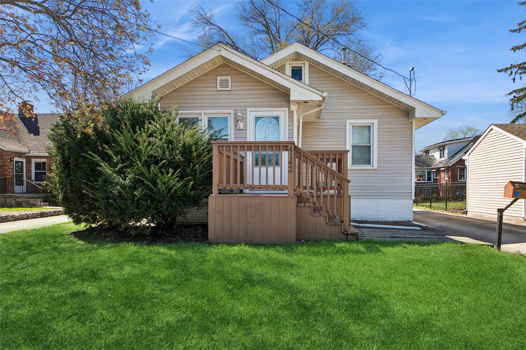 4142 Urbandale Avenue