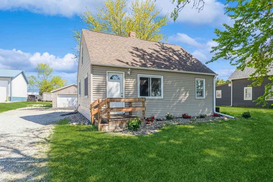 6352 N 95th Avenue, Baxter, Iowa image 1
