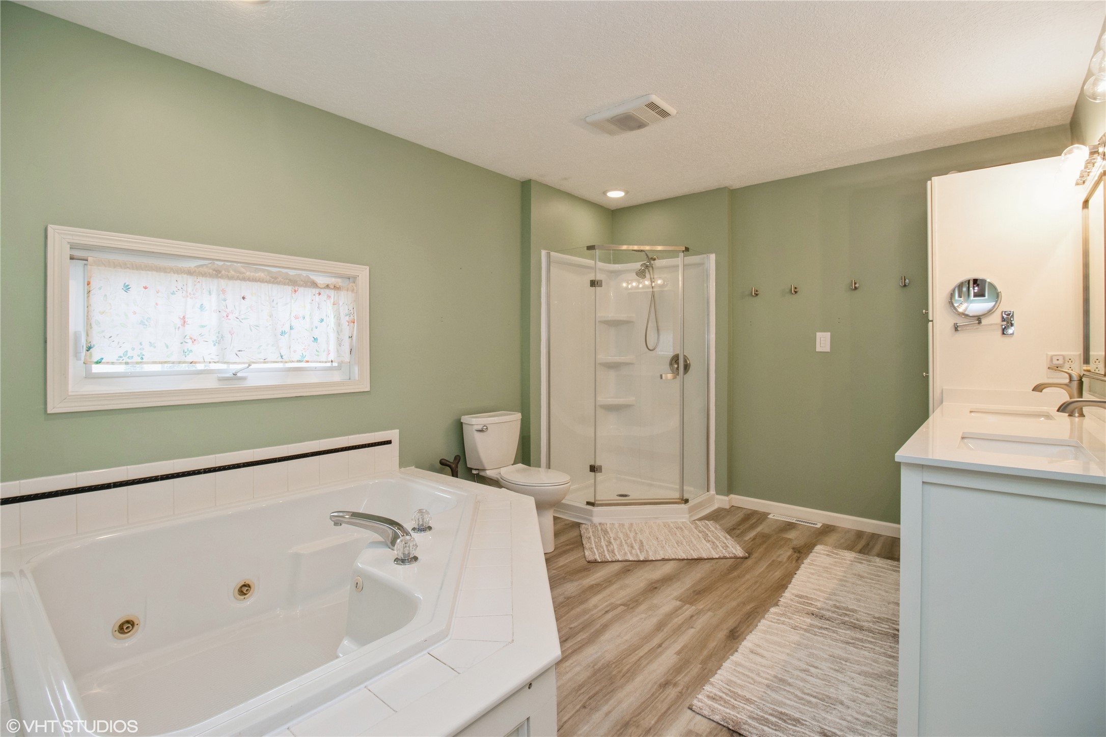 2404 W 15th Street, Newton, Iowa image 17