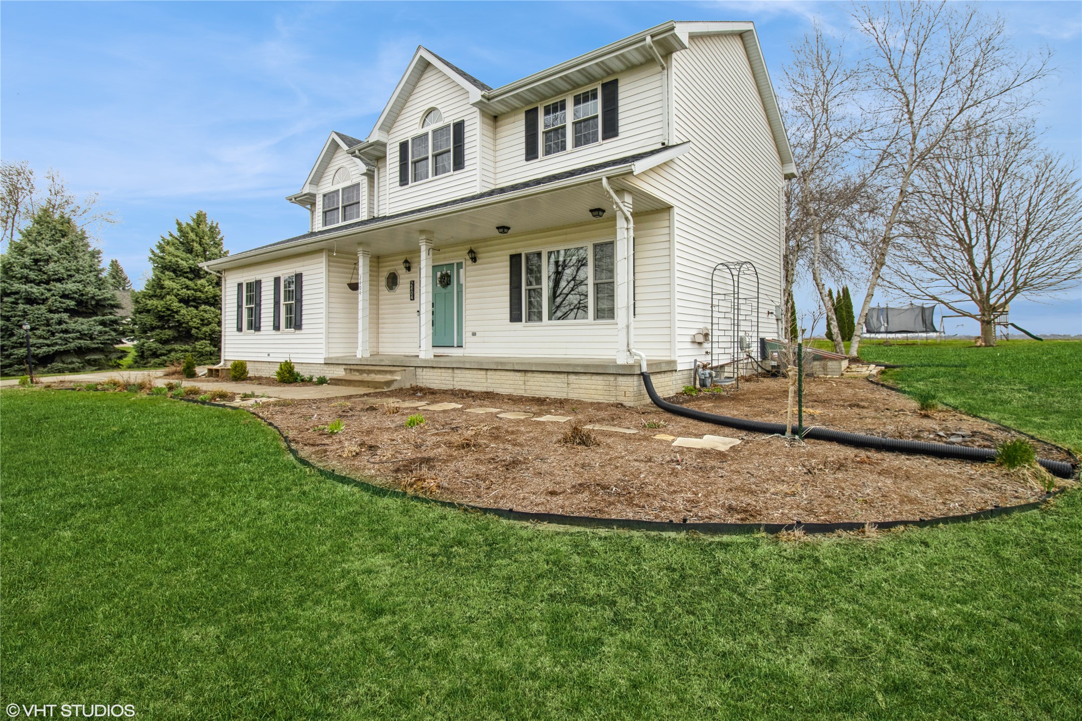 2404 W 15th Street, Newton, Iowa image 2