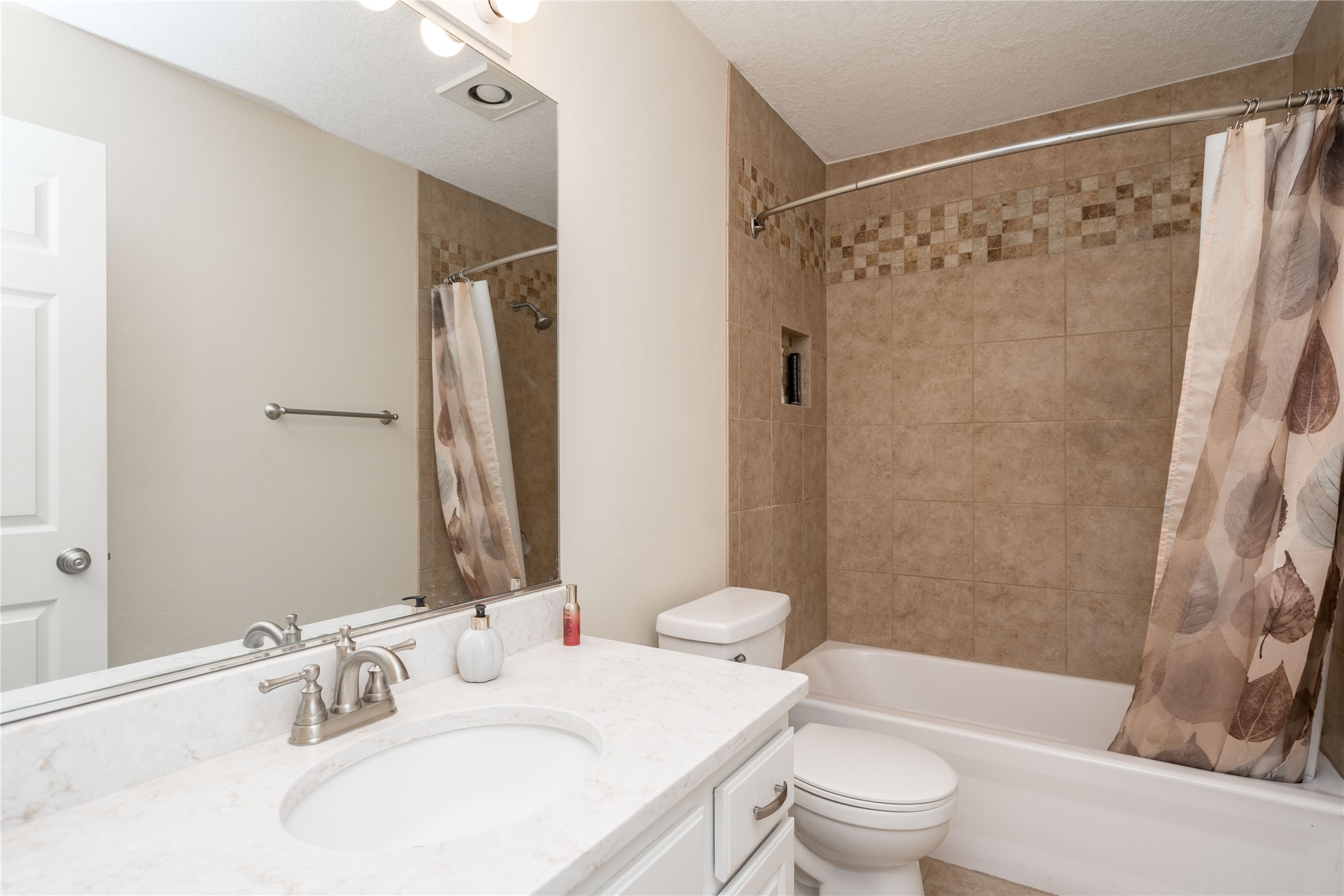 6640 Monticello Court, Johnston, Iowa image 23