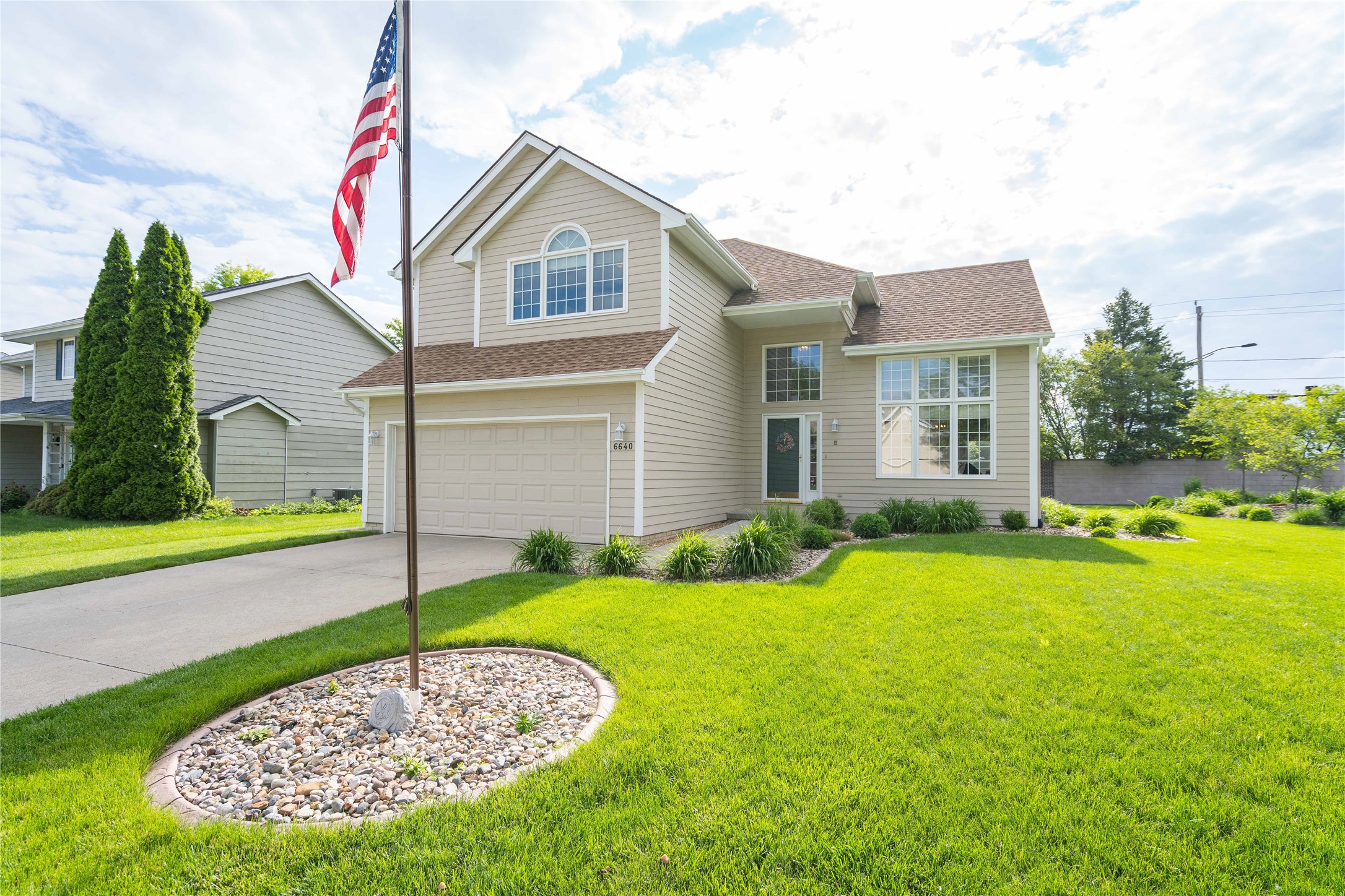6640 Monticello Court, Johnston, Iowa image 2