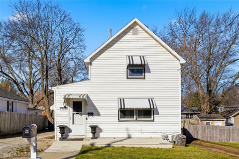 Homes For Sale - 6208 SE 2nd Street<br/> Des Moines, IA 50315