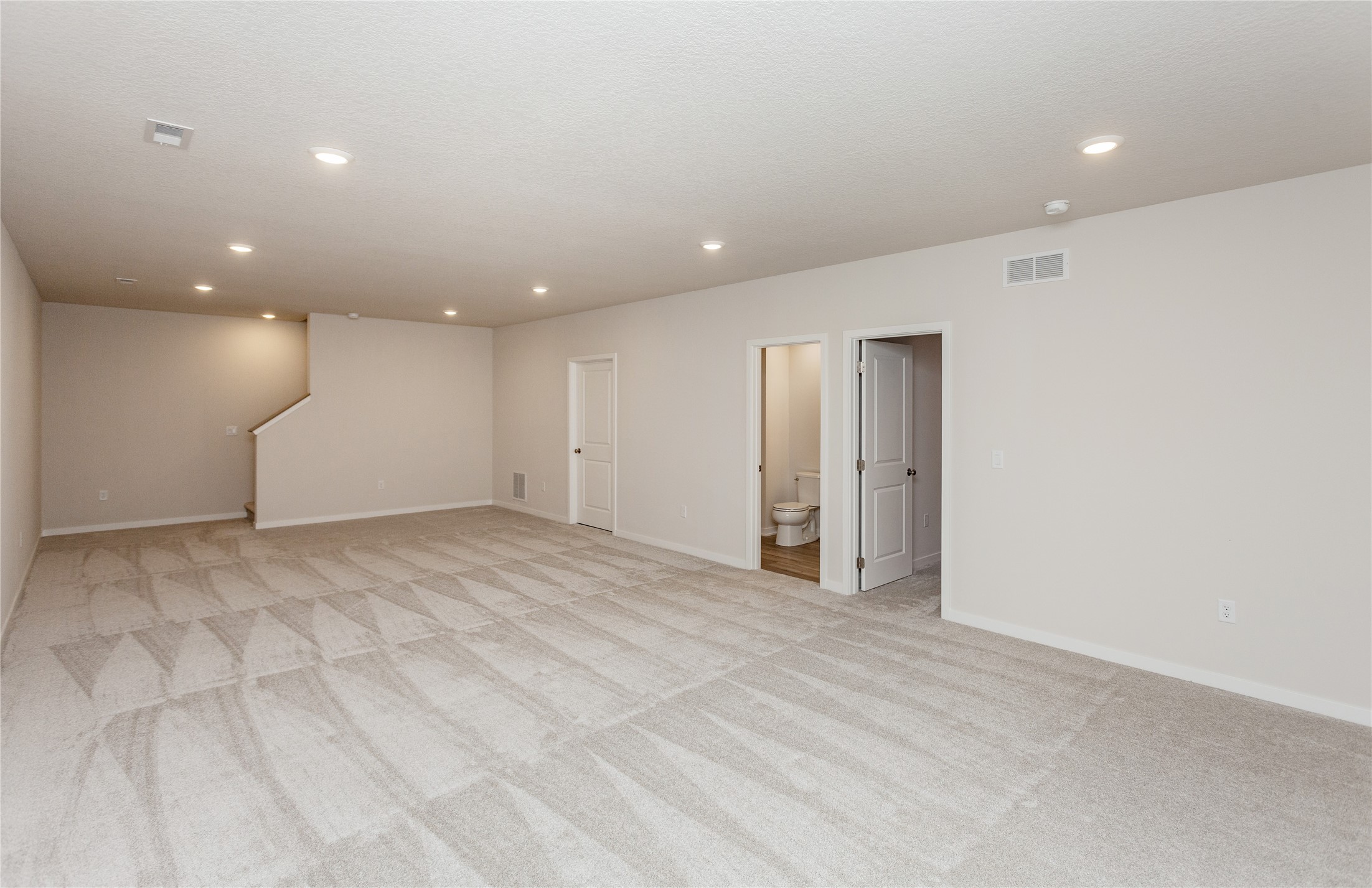 9781 Regatta Lane, Johnston, Iowa image 31