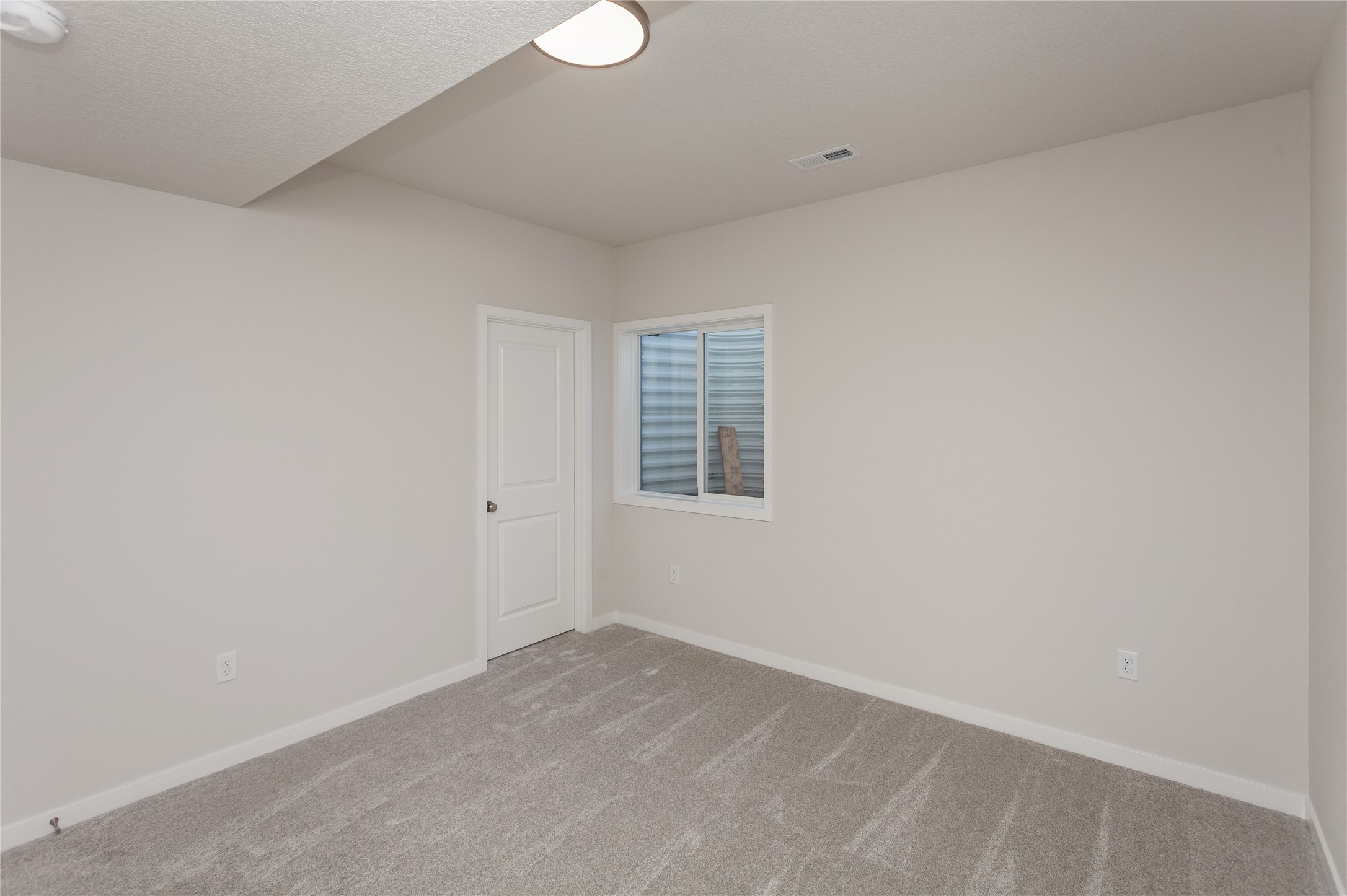 9781 Regatta Lane, Johnston, Iowa image 32
