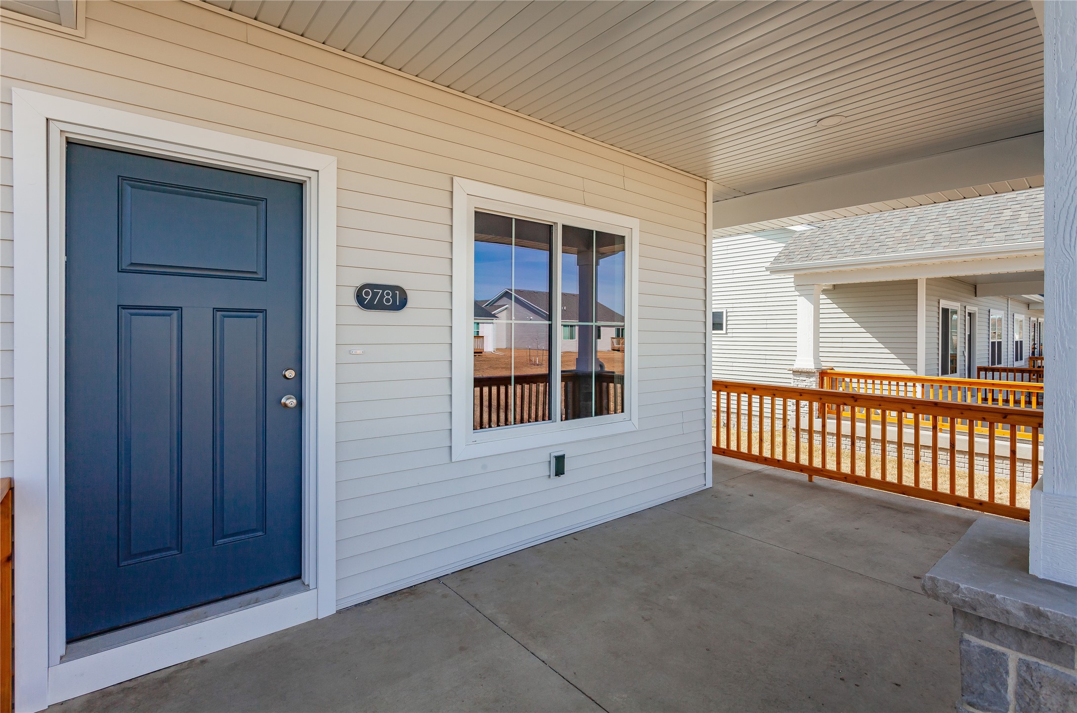 9781 Regatta Lane, Johnston, Iowa image 3